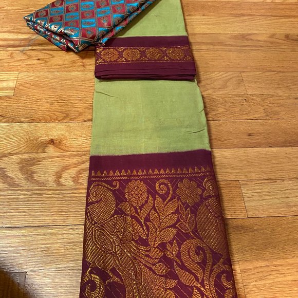 Madurai Sungudi Cotton Saree - Plain Body and Mayuri Pattu Big Border for Women - Picture 3 of 3